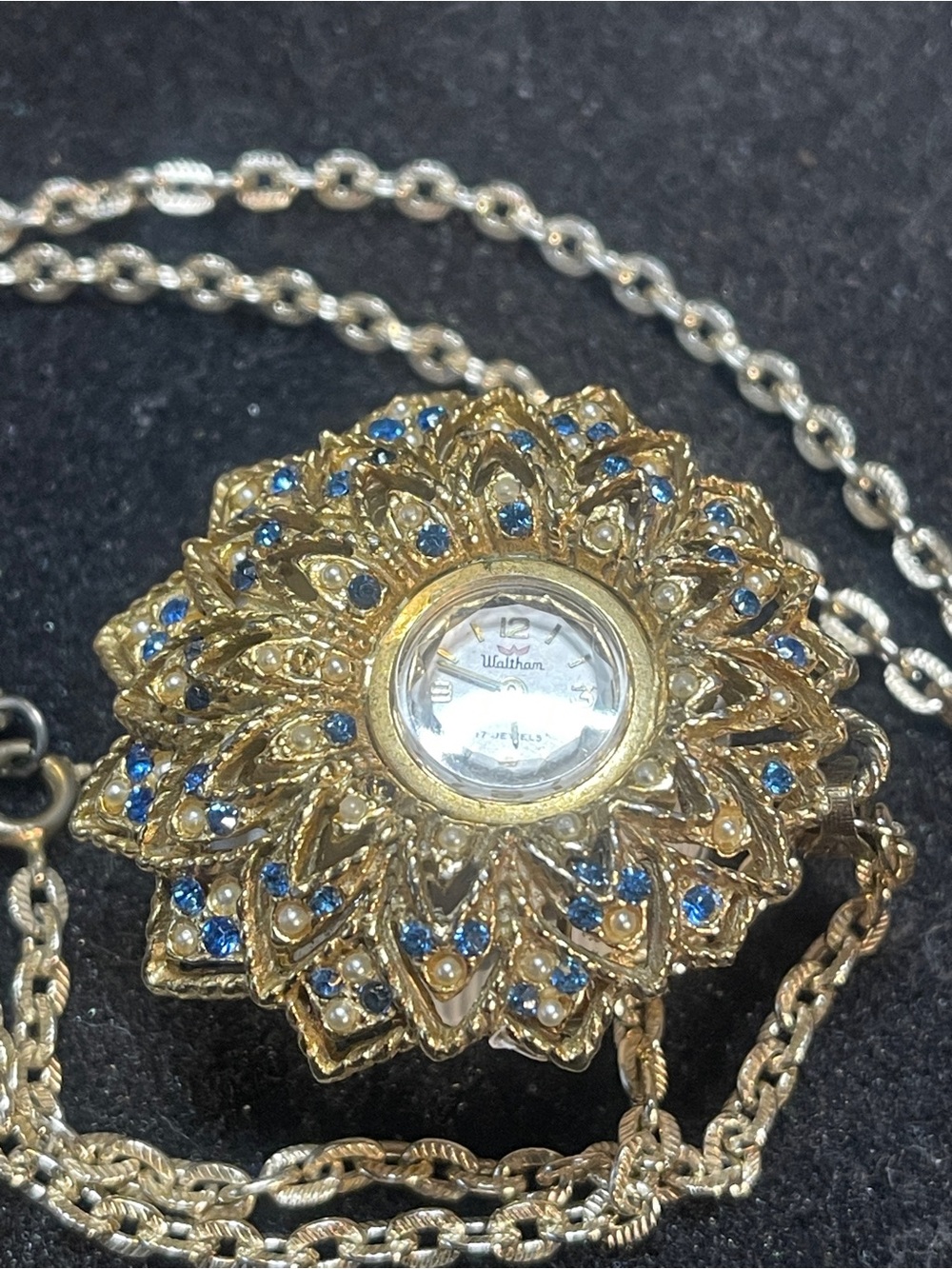 Waltham 17 jewels Floral pendant broach